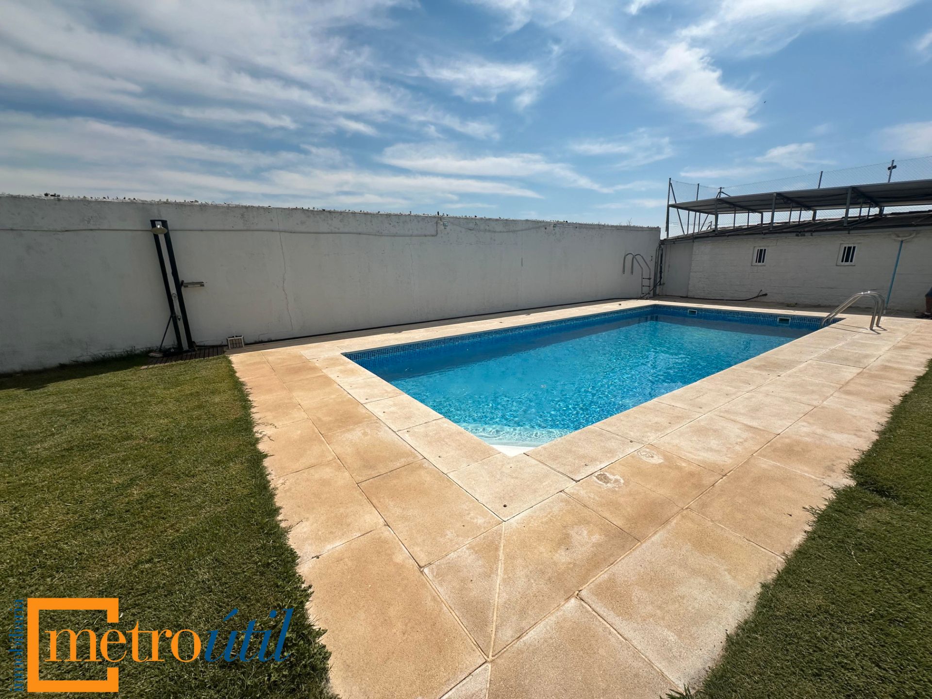 Piscina de Casa o xalet en venda en Calvarrasa de Arriba amb Calefacció, Jardí privat i Parquet