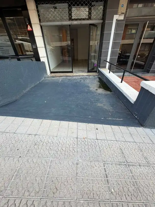 Locale commerciale in affitto a Las Arenas, imagen 5