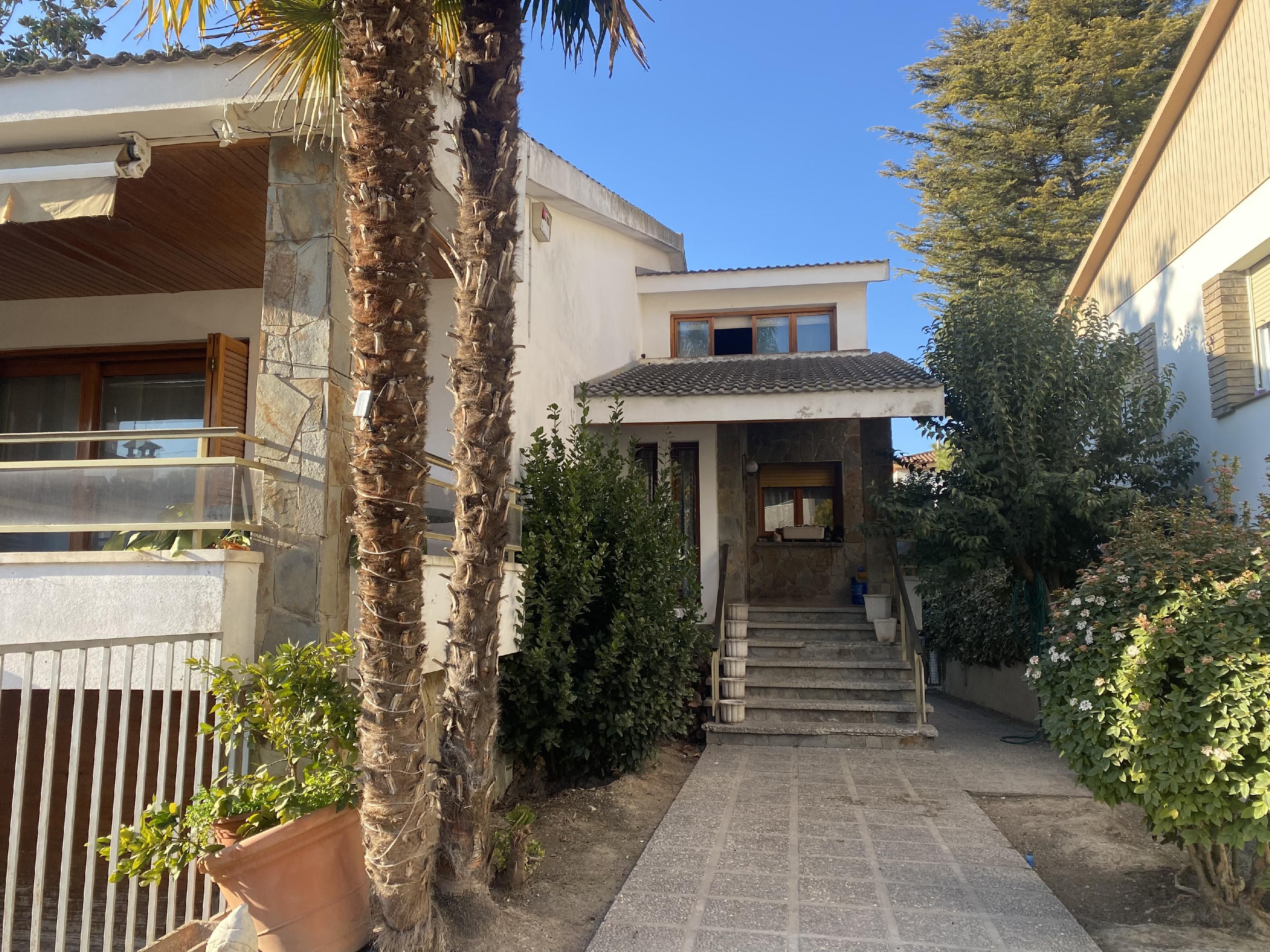 Vista exterior de Casa o xalet en venda en Mollerussa amb Calefacció, Jardí privat i Terrassa