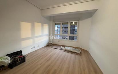 Schlafzimmer von Wohnung zum verkauf in  Logroño mit Heizung, Parkett und Terrasse