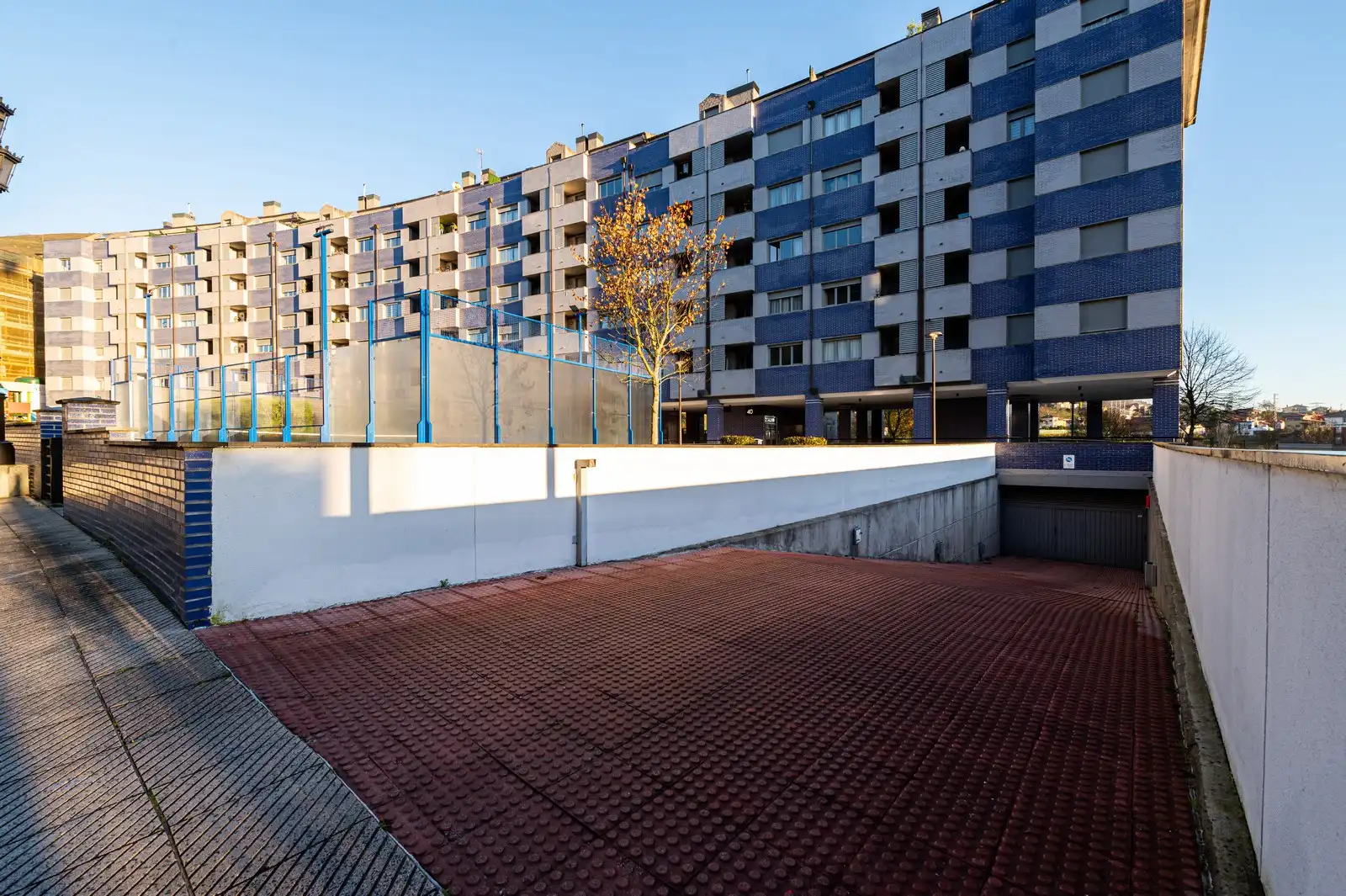 Vista exterior de Pis en venda en Oviedo  amb Aire condicionat, Terrassa i Traster