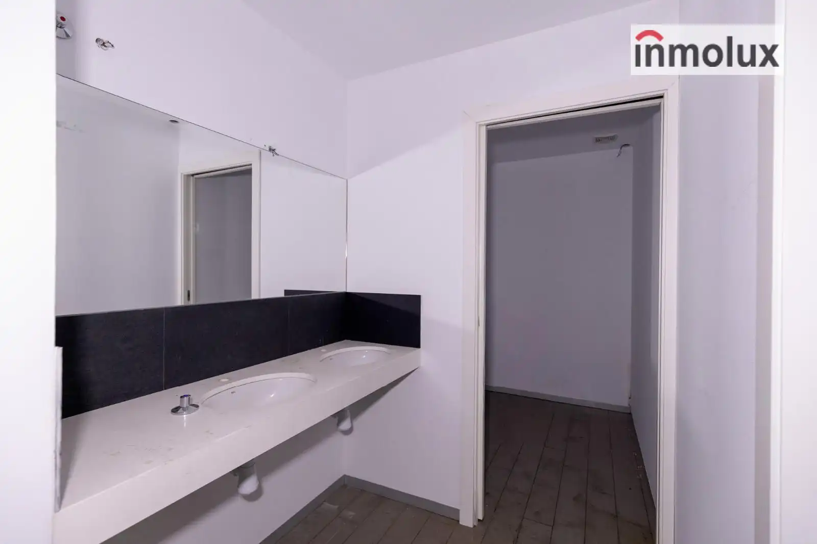 Baño de Nave industrial de alquiler en Alicante / Alacant