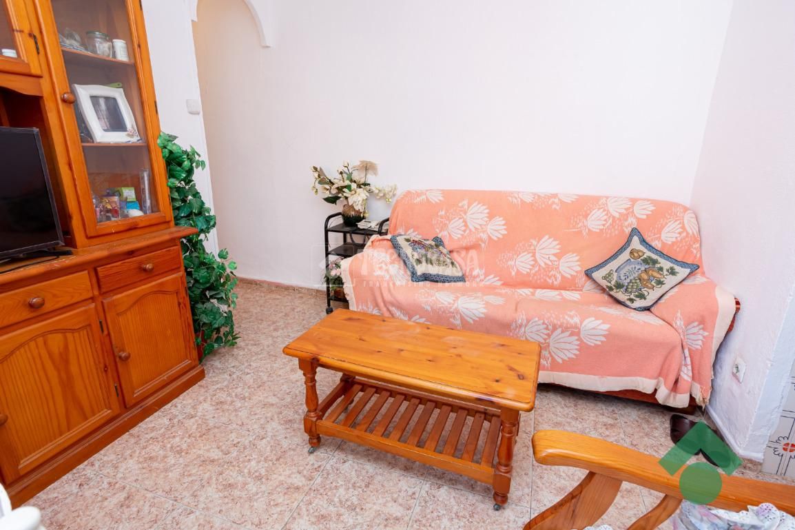 Sala d'estar de Casa adosada en venda en Algeciras amb Terrassa