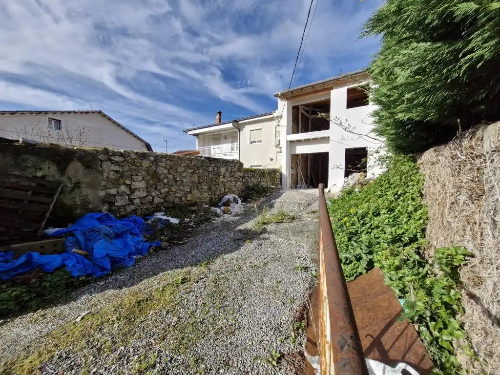 Vista exterior de Casa o chalet en venta en San Felices de Buelna con Balcón