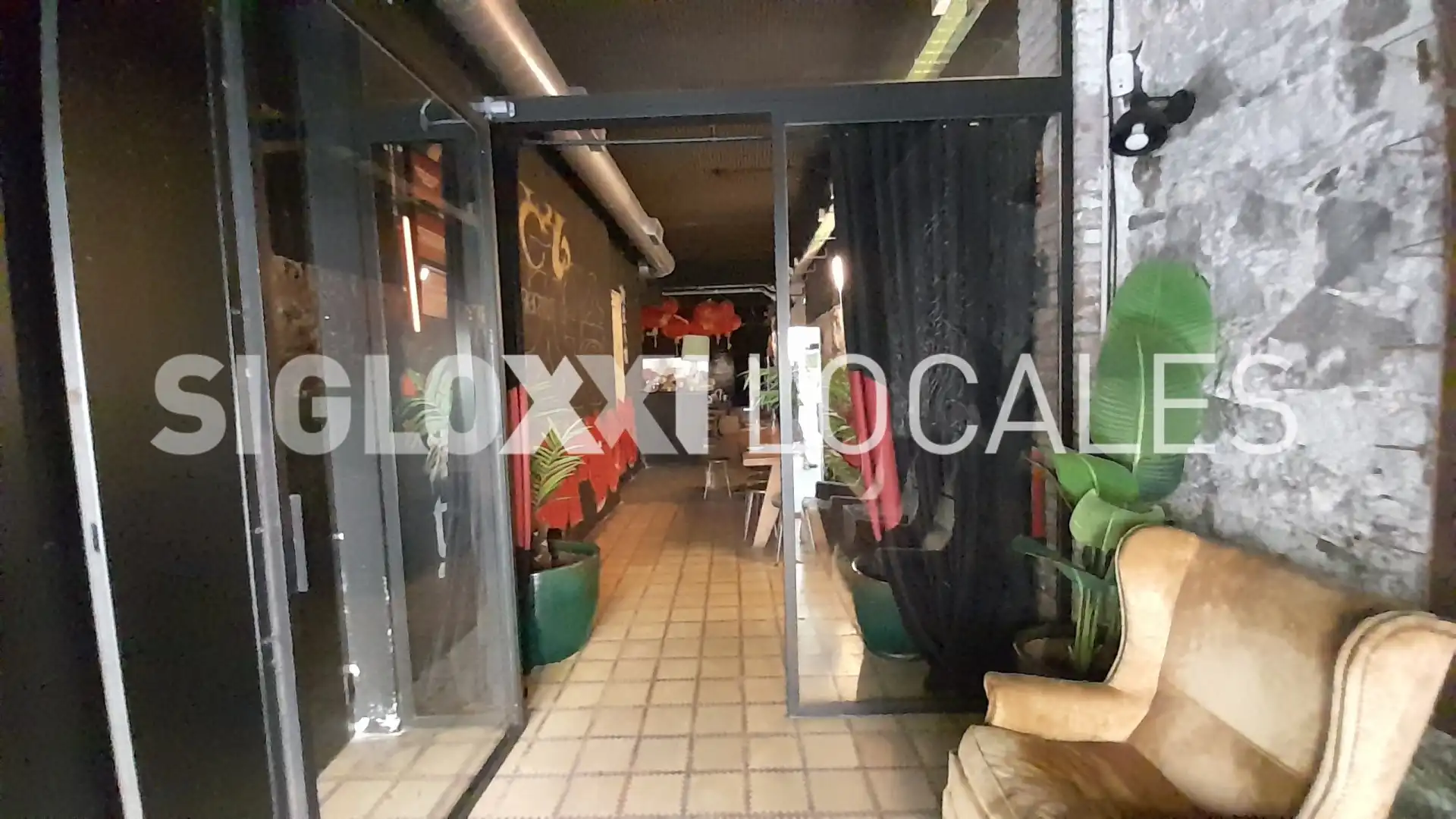 Local en traspaso en COMTE BORRELL , Sant Antoni