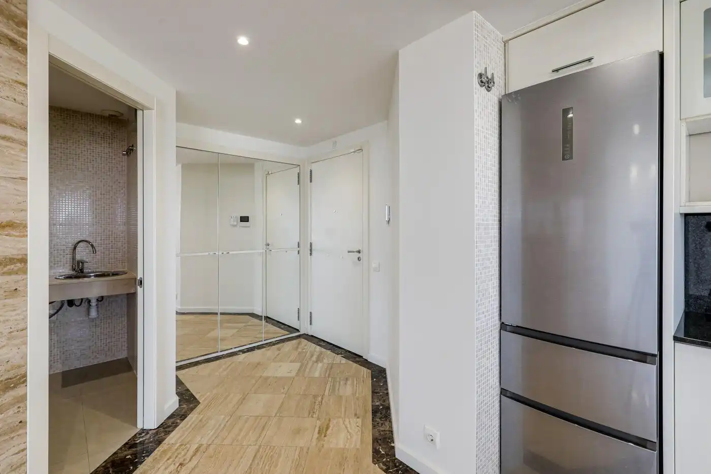 Wohnung zum Verkauf in Barcelona mit Klimaanlage, Heizung und Terrasse