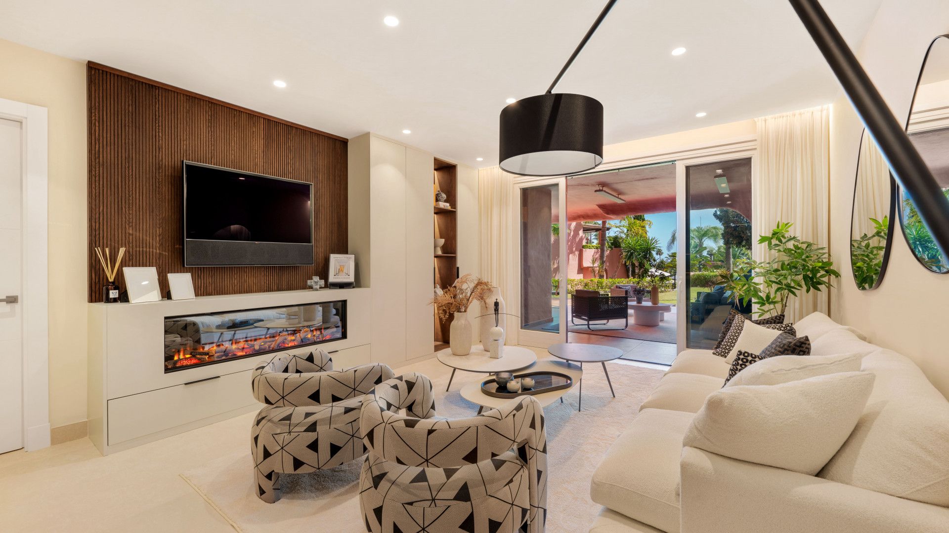 Sala d'estar de Planta baixa en venda en Estepona amb Aire condicionat, Terrassa i Traster