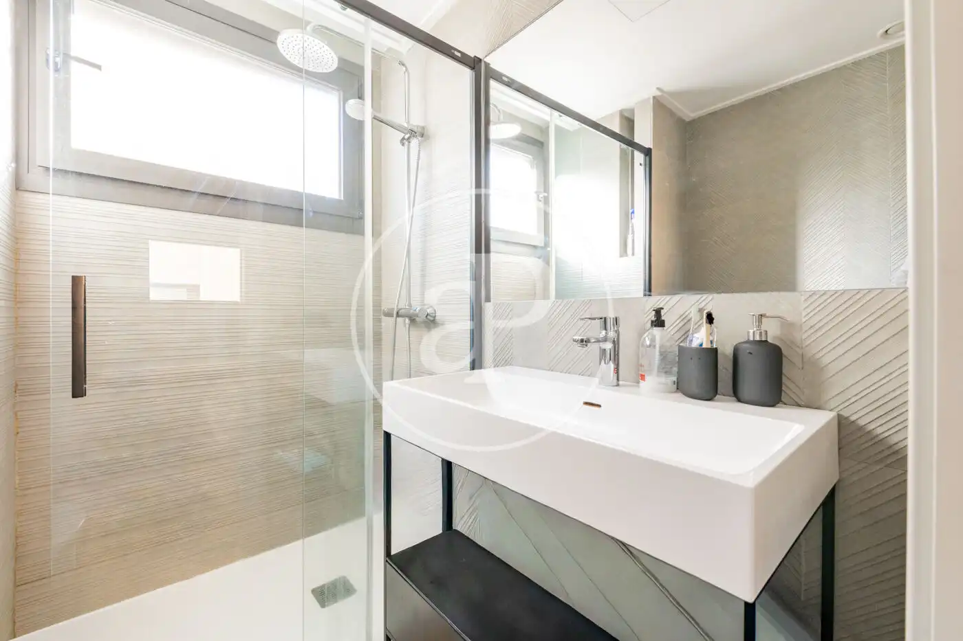Badezimmer von Wohnung zur Miete in Madrid mit Klimaanlage, Heizung und Privatgarten