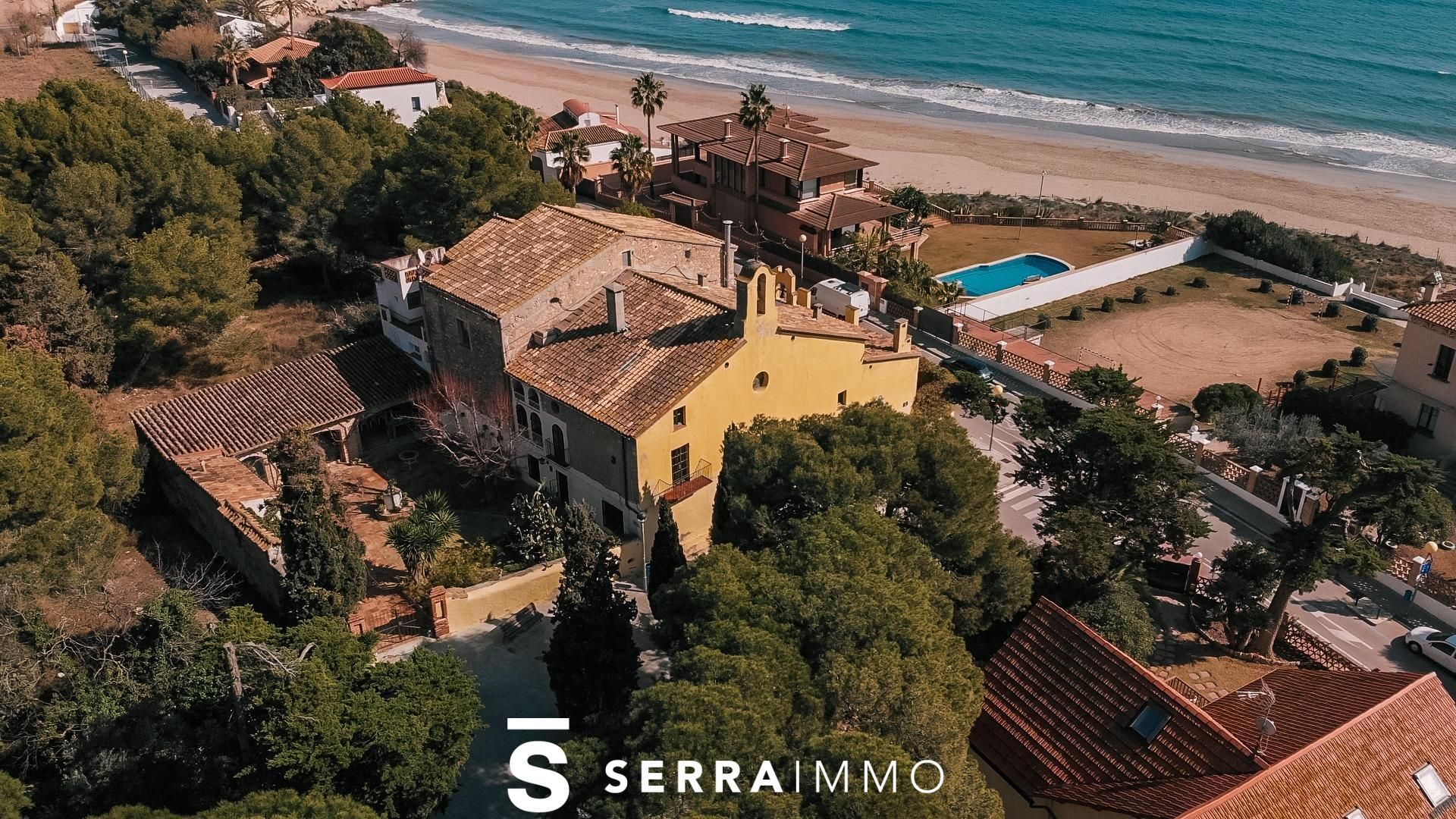 Exterior view of House or chalet for sale in Vilanova i la Geltrú  with Air Conditioner, Heating and Private garden