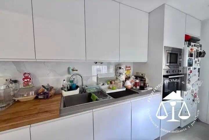 Cuina de Casa adosada en venda en Sabadell amb Aire condicionat, Calefacció i Terrassa