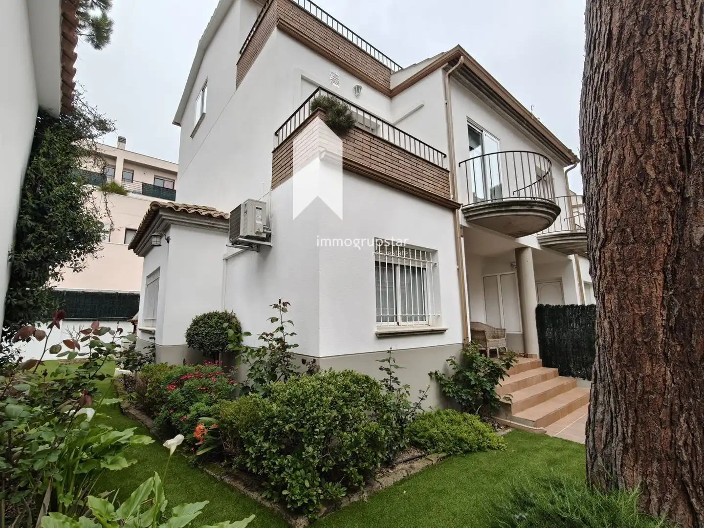 Außenansicht von Einfamilien-Reihenhaus zum Verkauf in Castell d'Aro, Platja d'Aro i s'Agaró mit Klimaanlage, Heizung und Terrasse