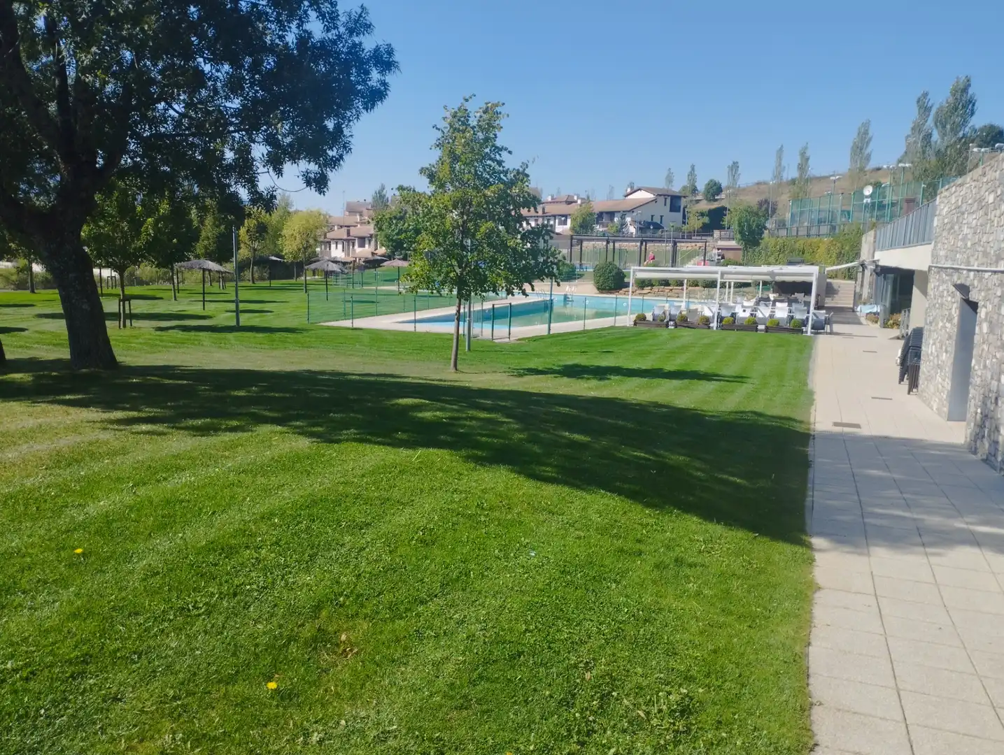 Piscina de Dúplex en venta en Jaca con Aire acondicionado, Calefacción y Parquet