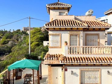Adossat amb balcó en venda a La Mata