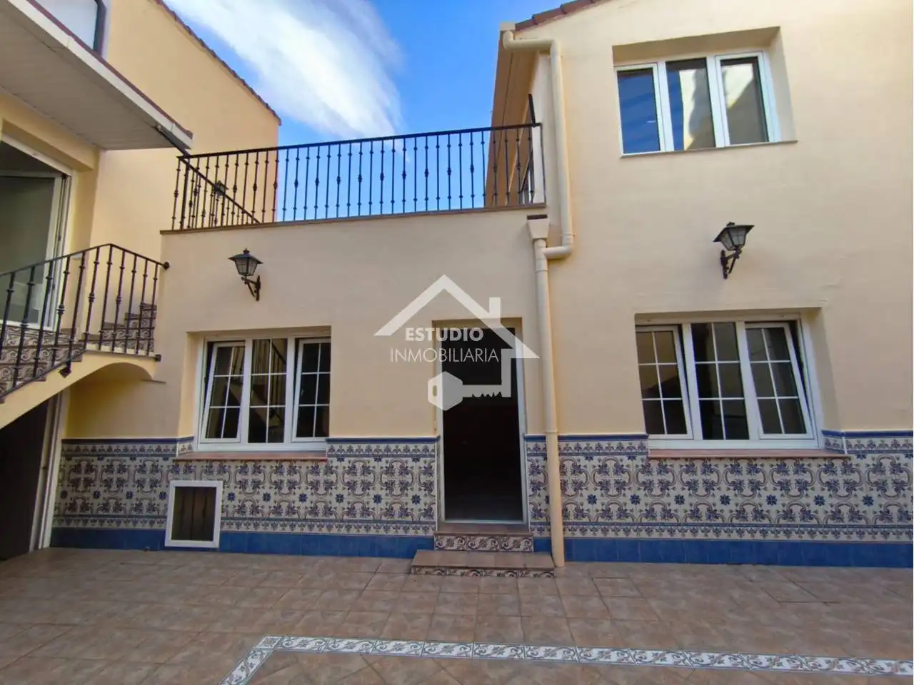 Vista exterior de Casa o xalet en venda en Lodosa amb Calefacció i Terrassa
