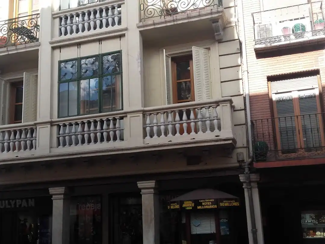 Außenansicht von Büro zur Miete in Alcalá de Henares mit Klimaanlage, Heizung und Möbliert