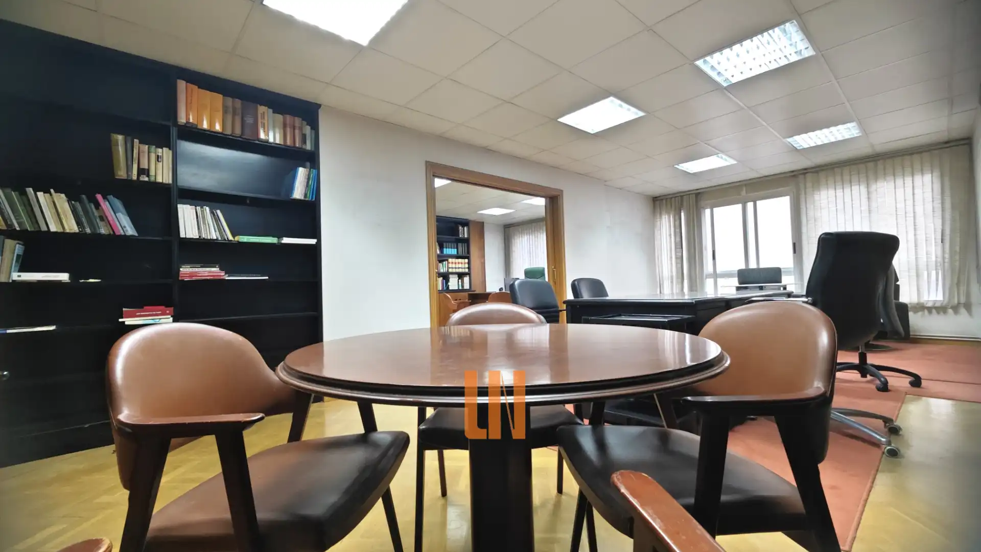 Büro zur Miete in A Coruña Capital  mit Heizung und Internet