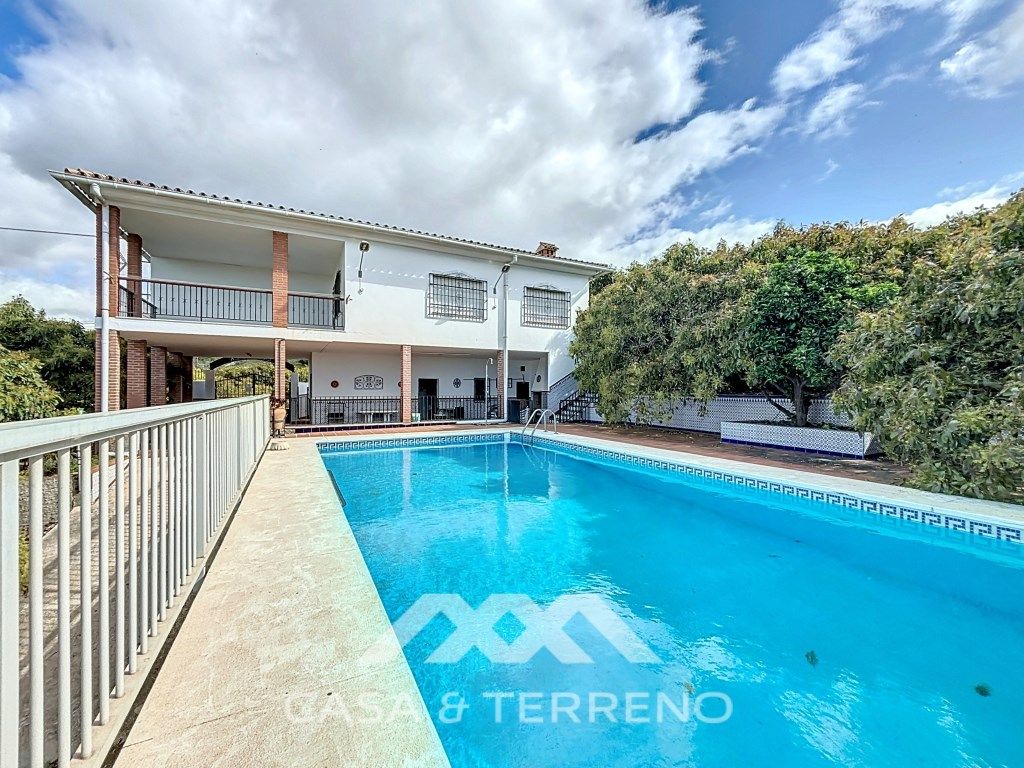 Exterior view of Country house for sale in Vélez-Málaga  with Private garden, Terrace and Storage room