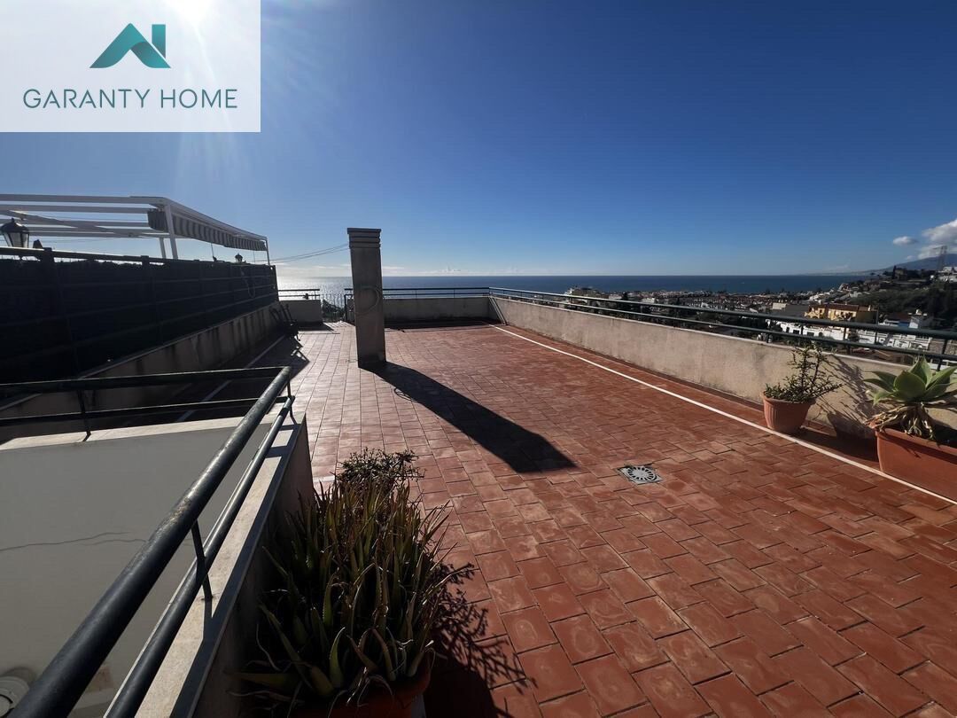 Vista exterior de Àtic de lloguer en Rincón de la Victoria amb Aire condicionat, Calefacció i Terrassa