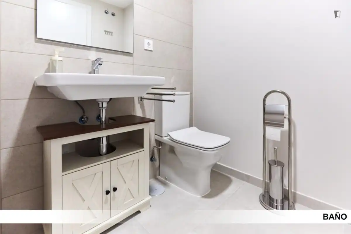 Bany de Apartament per a compartir en Dos Hermanas amb Aire condicionat, Calefacció i Moblat