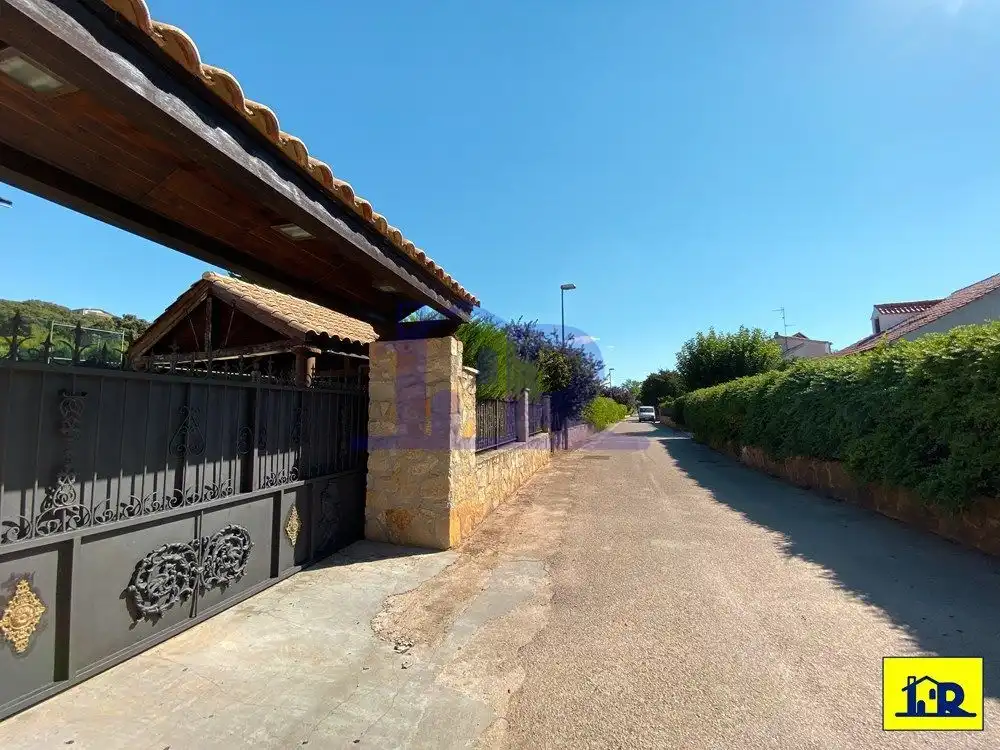 Exterior view of Houses for sale in Arcas del Villar  with Terrace, Storage room and Swimming Pool