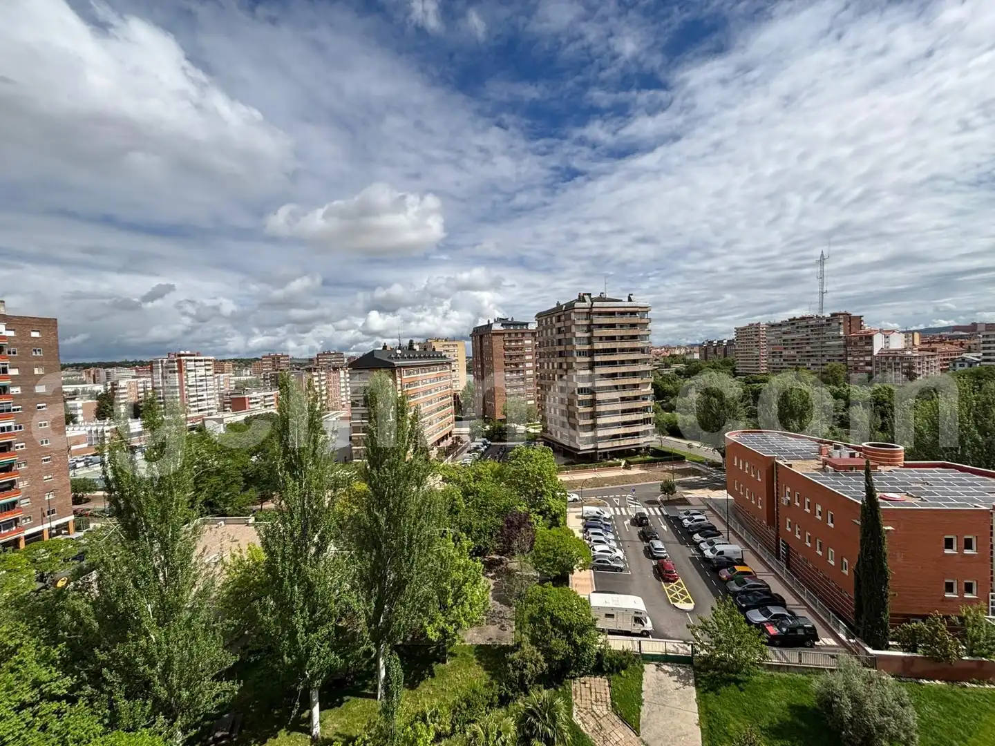 Vista exterior de Piso de alquiler en Valladolid con Calefacción y Terraza