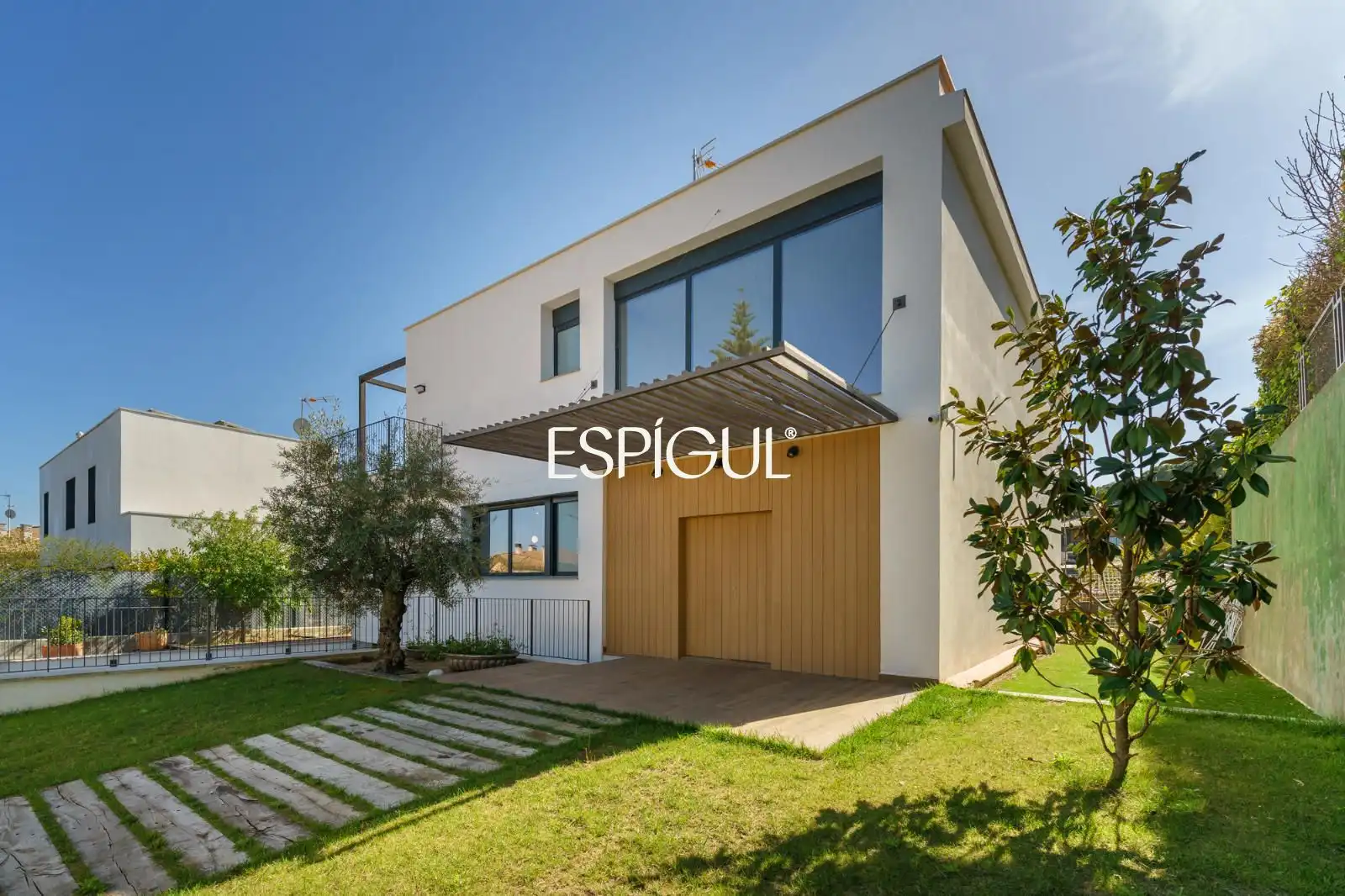 Vista exterior de Casa o xalet en venda en Premià de Dalt amb Aire condicionat, Calefacció i Jardí privat