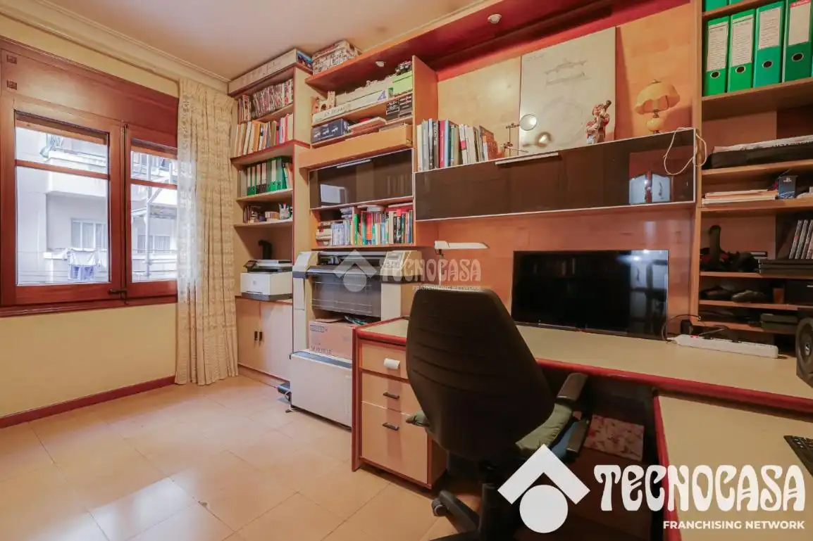 Piso en venta en Barcelona con Calefacción y Balcón