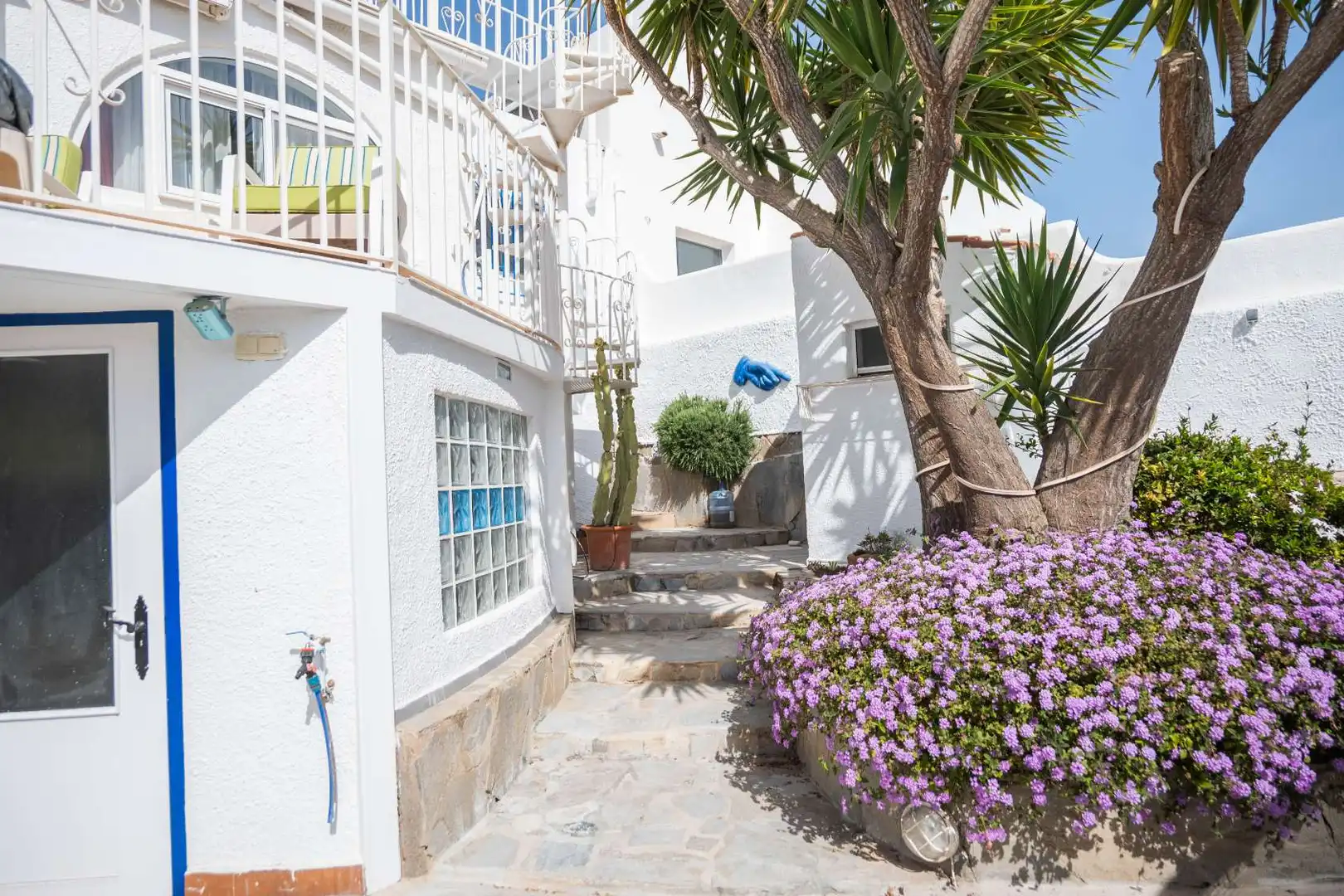 Vista exterior de Casa o xalet en venda en Mojácar amb Aire condicionat, Calefacció i Jardí privat