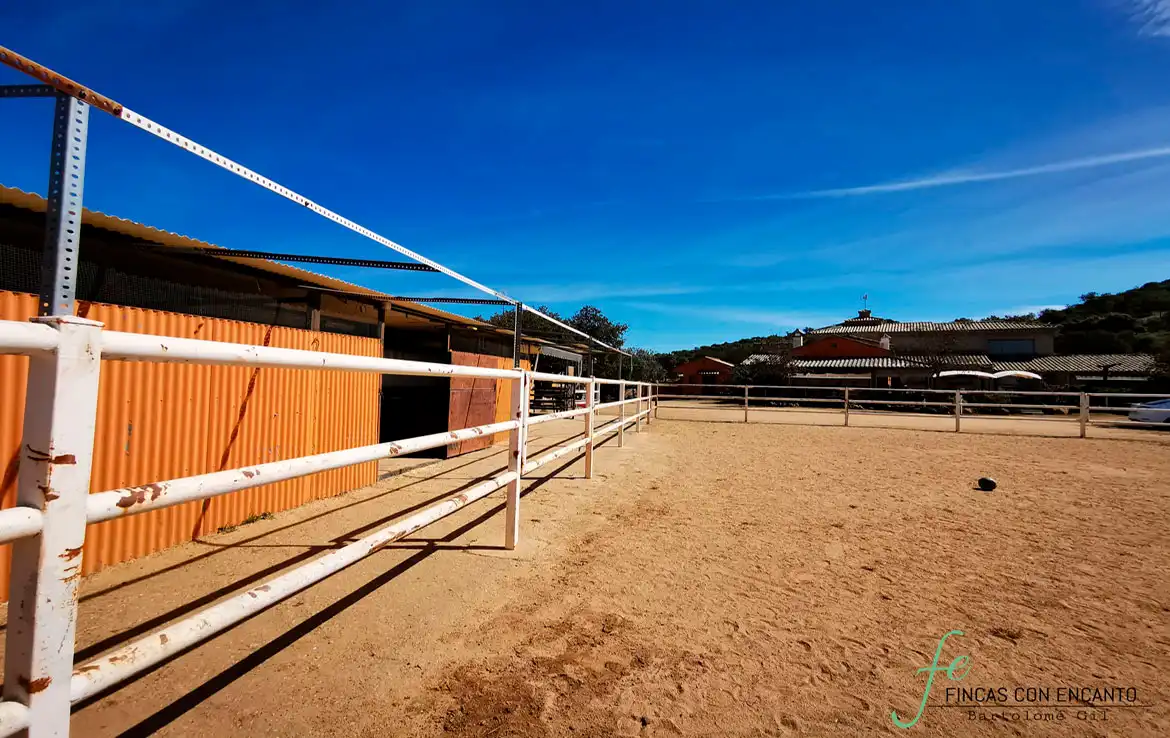 Außenansicht von Country house zum Verkauf in Espiel mit Privatgarten, Terrasse und Abstellraum