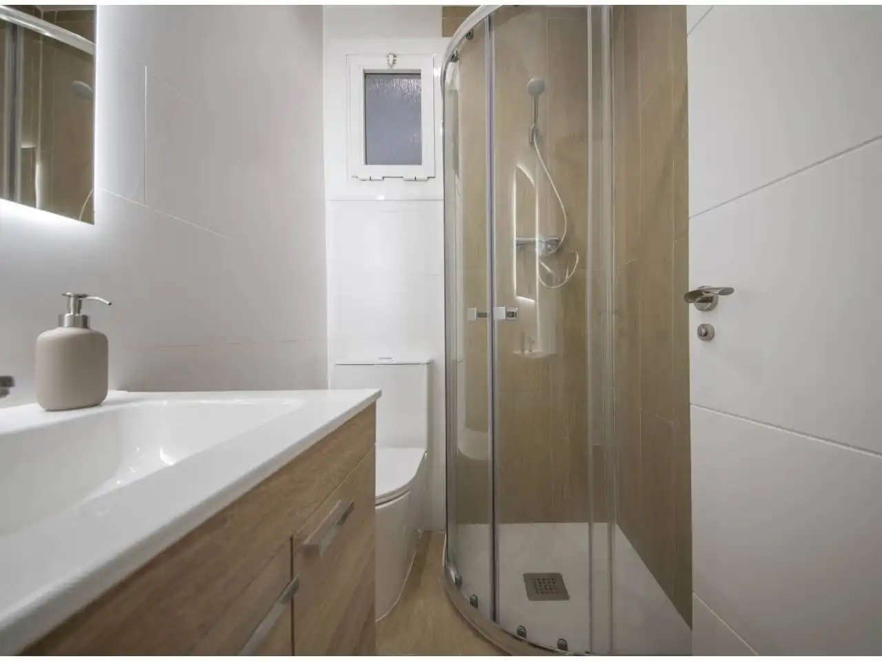 Badezimmer von Wohnung zum Verkauf in L'Hospitalet de Llobregat mit Klimaanlage, Parkett und Terrasse