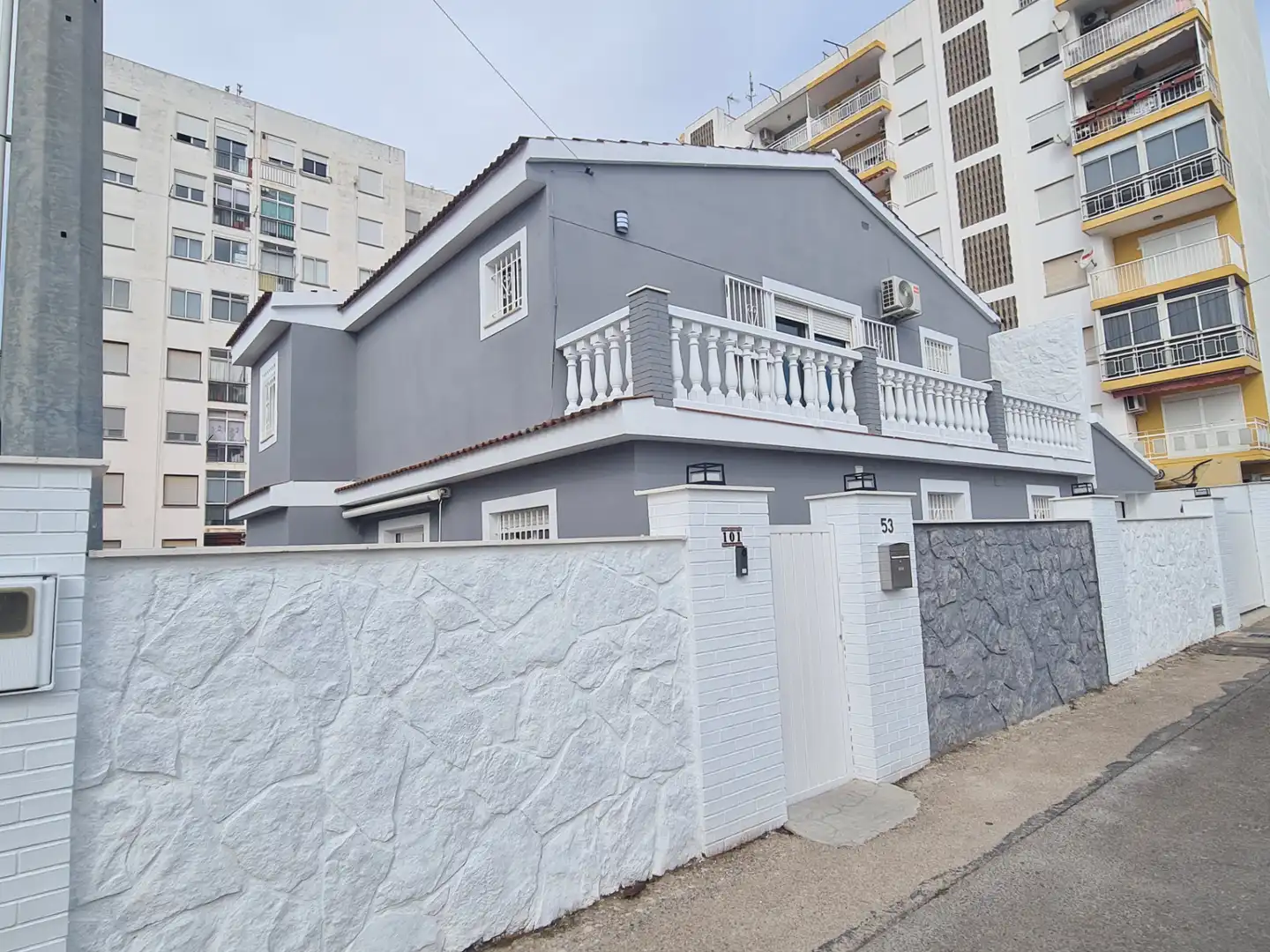Vista exterior de Casa o xalet en venda en Vinaròs amb Aire condicionat, Calefacció i Jardí privat