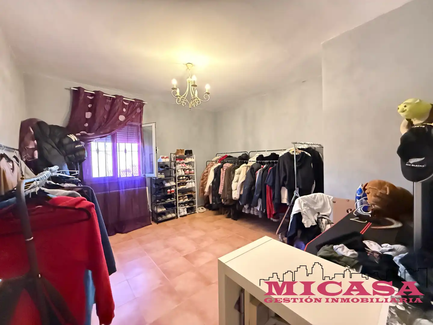 Habitación de Casa adosada en venta en Illescas con Aire acondicionado, Calefacción y Jardín privado