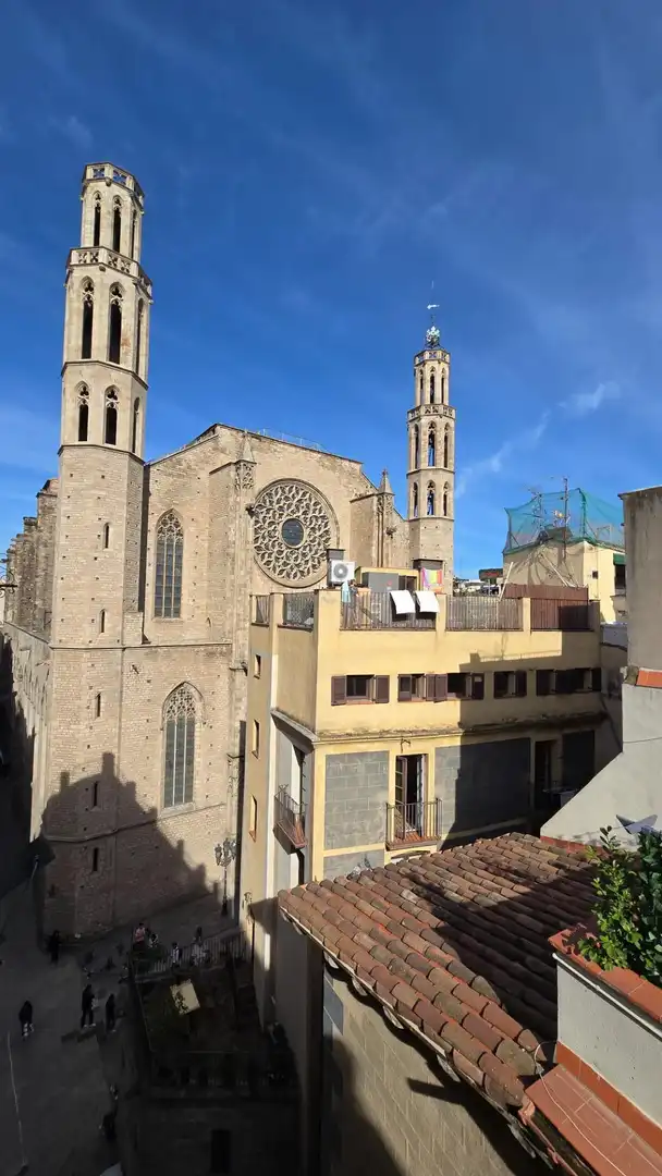 Vista exterior de Piso en venta en Barcelona con Balcón
