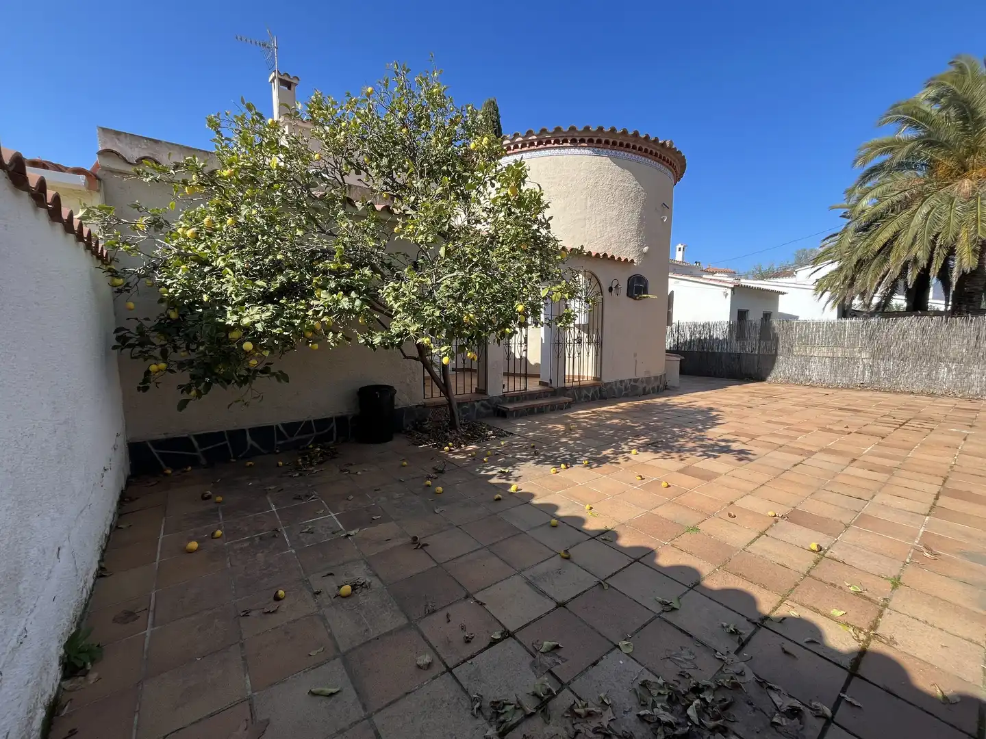 Vista exterior de Casa o xalet en venda en Empuriabrava