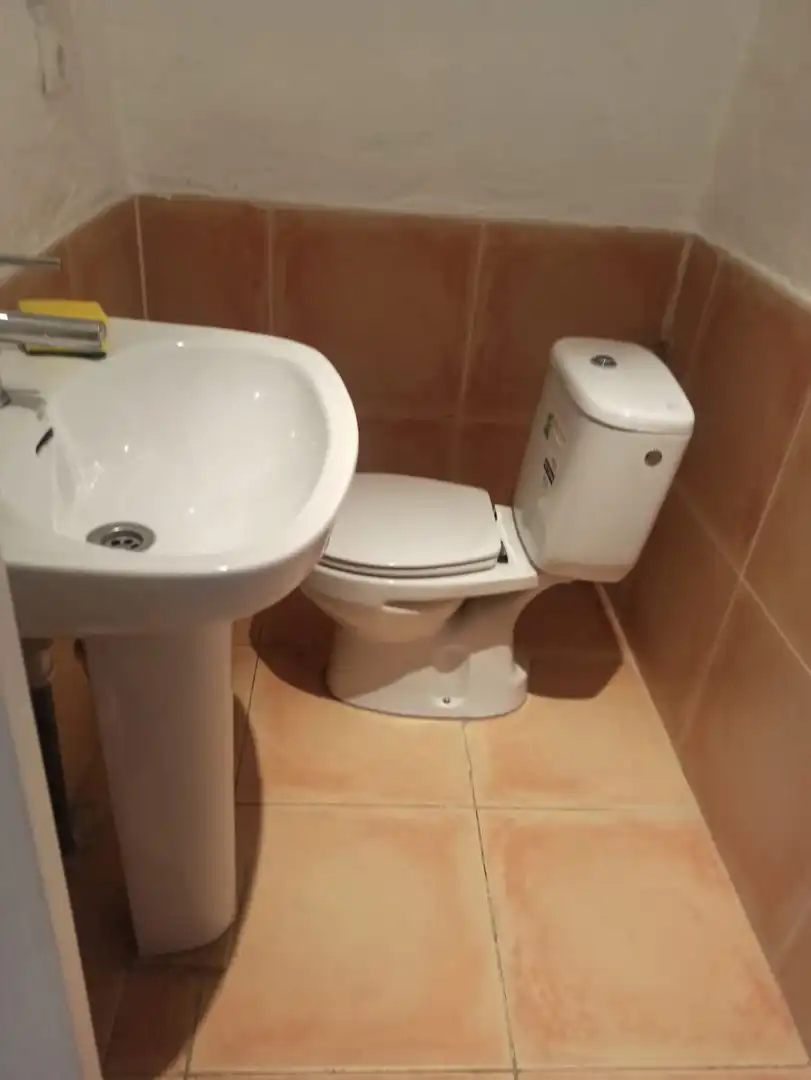 Baño de Local de alquiler en Arroyo de la Encomienda