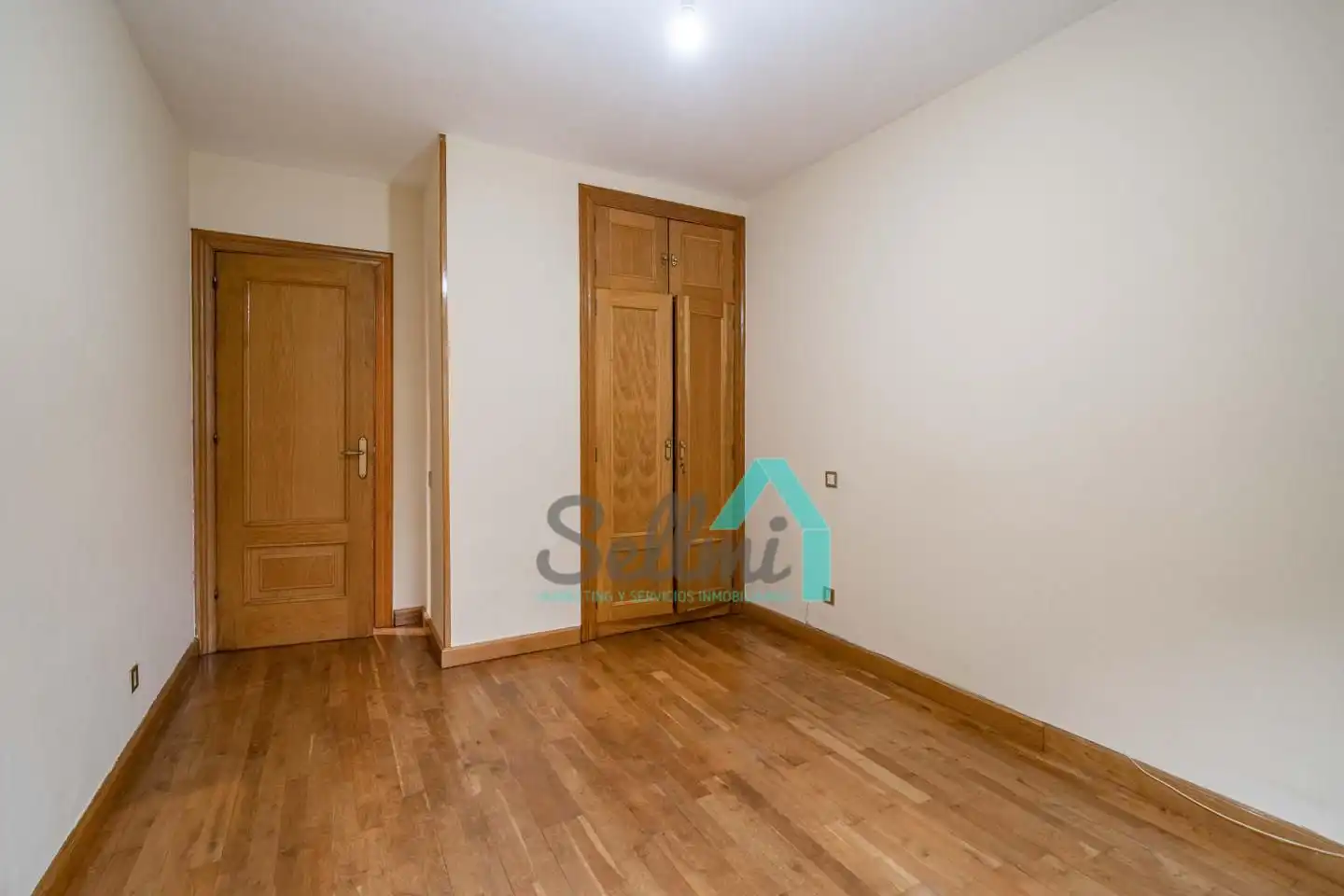 Habitación de Piso en venta en Oviedo  con Calefacción, Parquet y Terraza