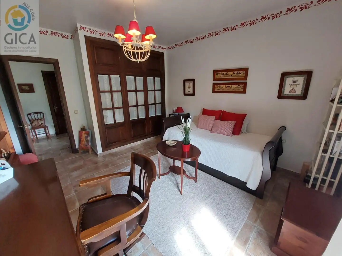 Dormitori de Casa o xalet en venda en Algeciras amb Aire condicionat, Jardí privat i Piscina