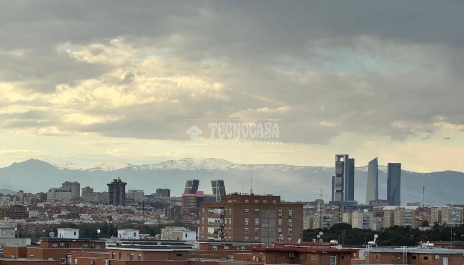 Photo 1 of Flat for sale in Vinateros, Madrid