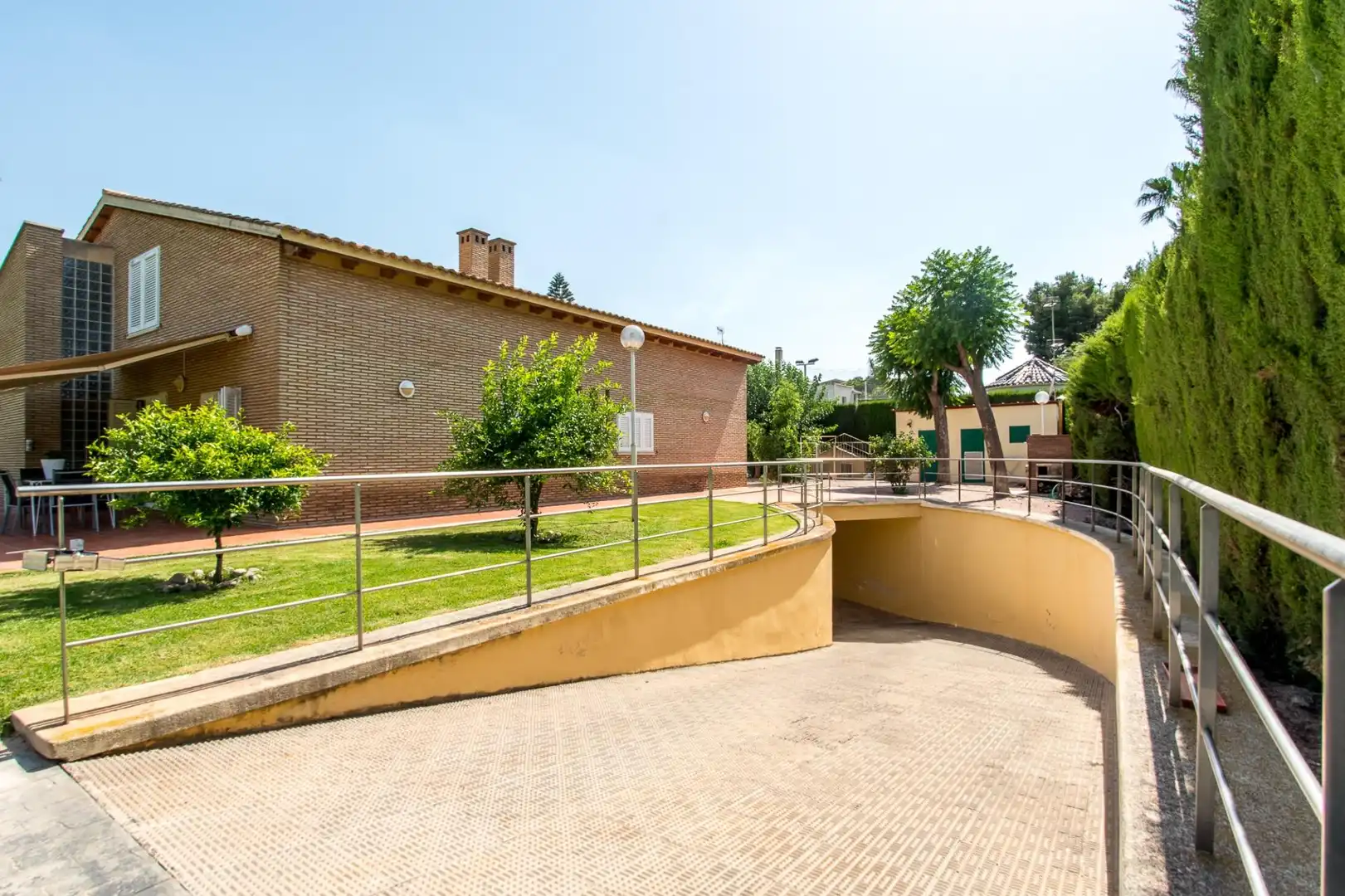 Vista exterior de Casa o xalet en venda en Murcia amb Aire condicionat, Calefacció i Jardí privat