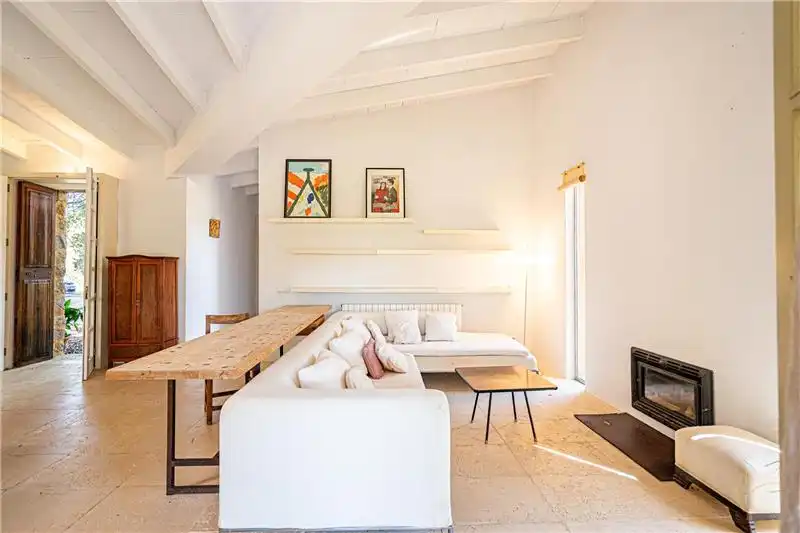Sala de estar de Finca rústica de alquiler en Selva con Calefacción, Jardín privado y Terraza