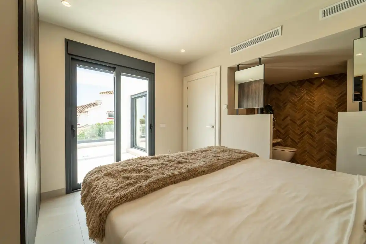 Dormitori de Casa o xalet en venda en Benalmádena amb Aire condicionat, Calefacció i Jardí privat