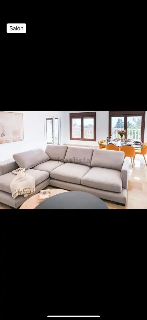Sala d'estar de Casa o xalet en venda en Benalmádena amb Aire condicionat, Jardí privat i Terrassa