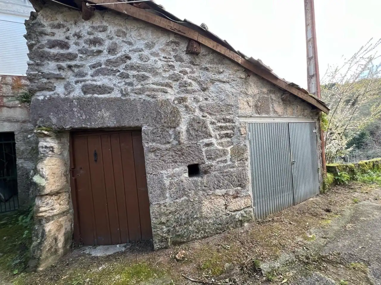 Vista exterior de Finca rústica en venda en Ourense Capital  amb Jardí privat, Terrassa i Moblat