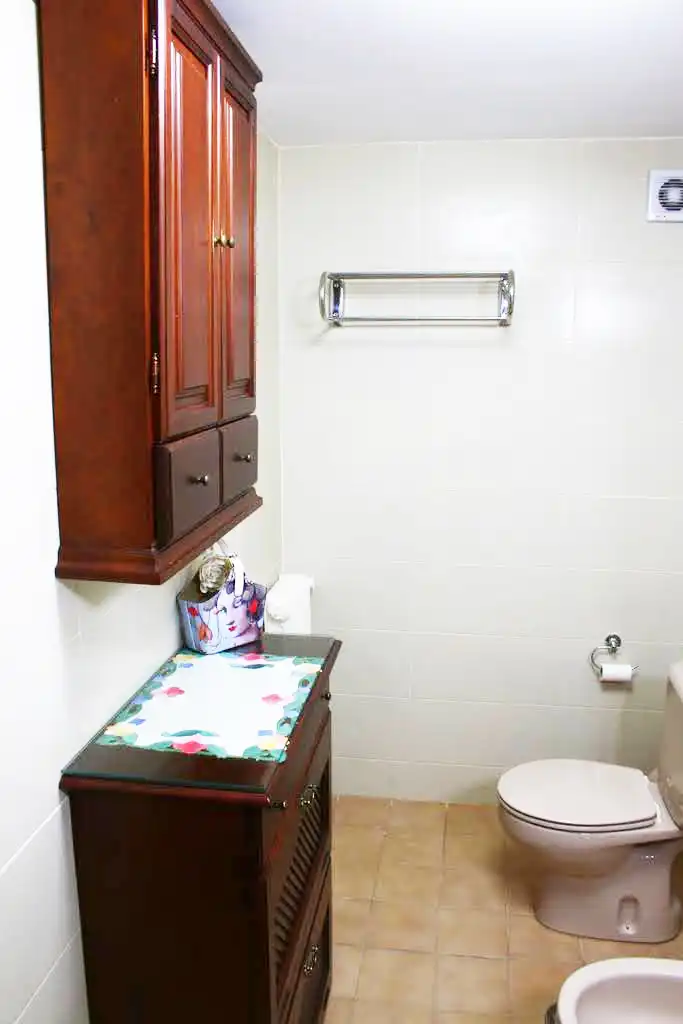 Bathroom of Flat for rent in Granada  with Air Conditioner, Heating and Furnished