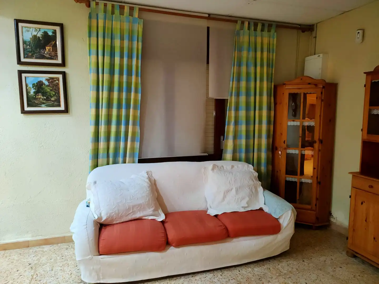 Sala de estar de Casa adosada en venta en Maçanet de la Selva con Aire acondicionado, Calefacción y Jardín privado