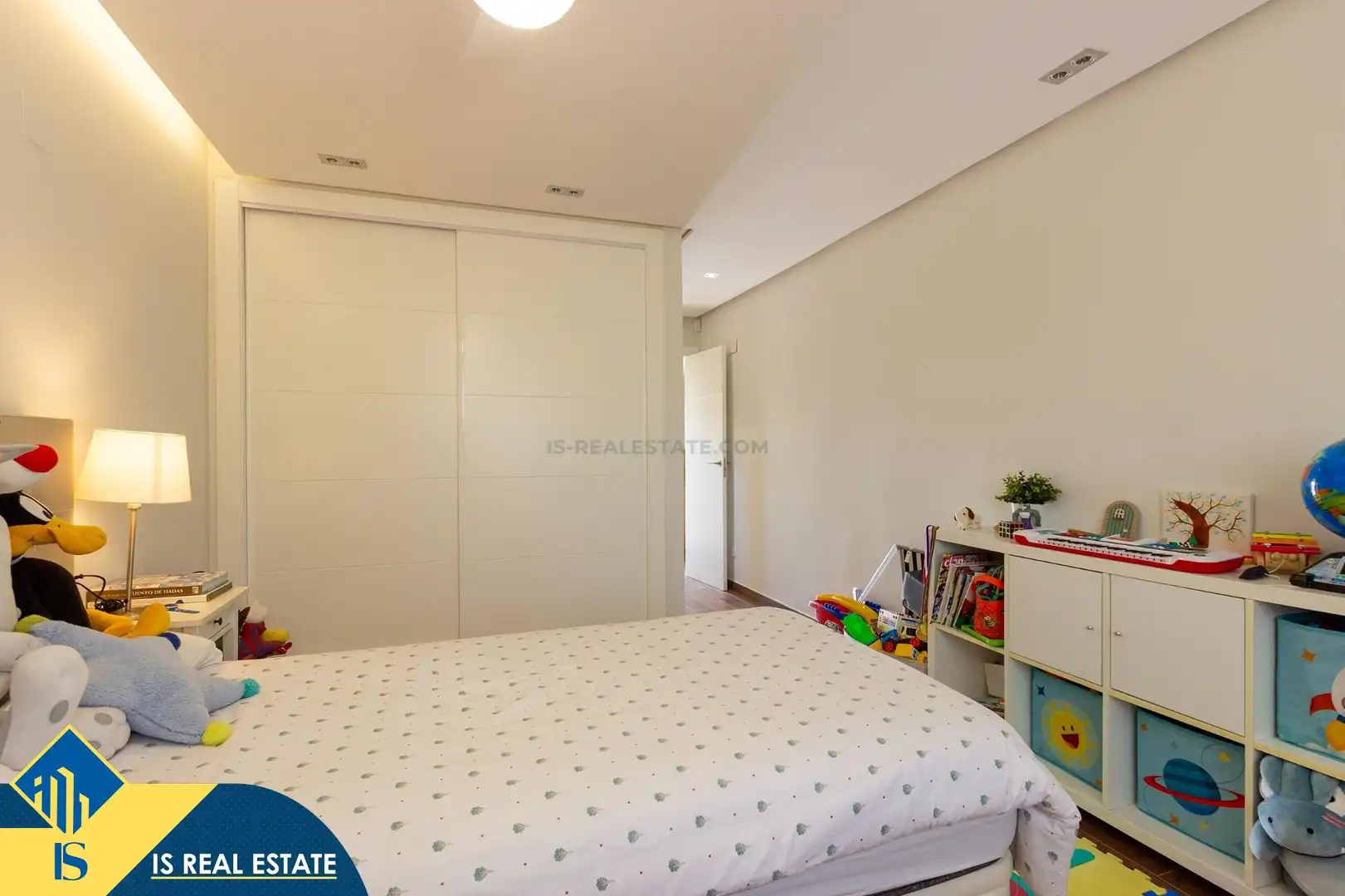 Dormitori de Casa o xalet en venda en Alicante / Alacant amb Terrassa, Piscina i Moblat
