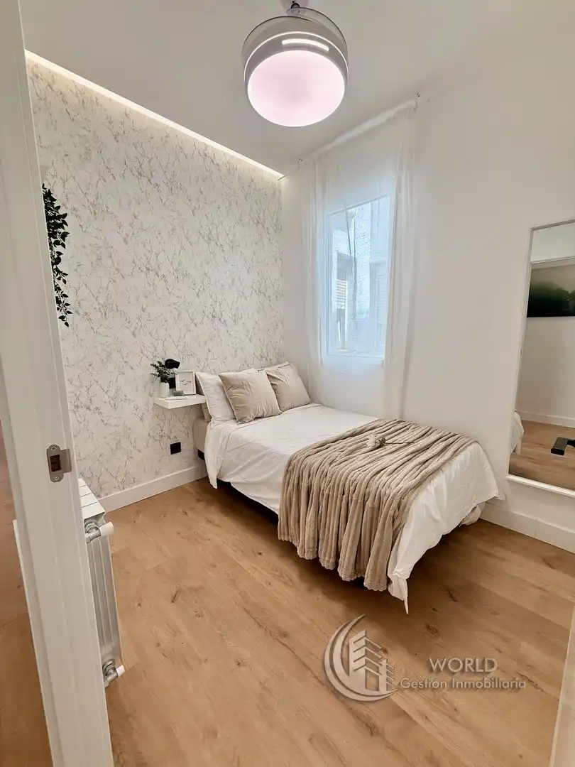 Bedroom of Flat for sale in Madrid  with Air Conditioner, Heating and Furnished