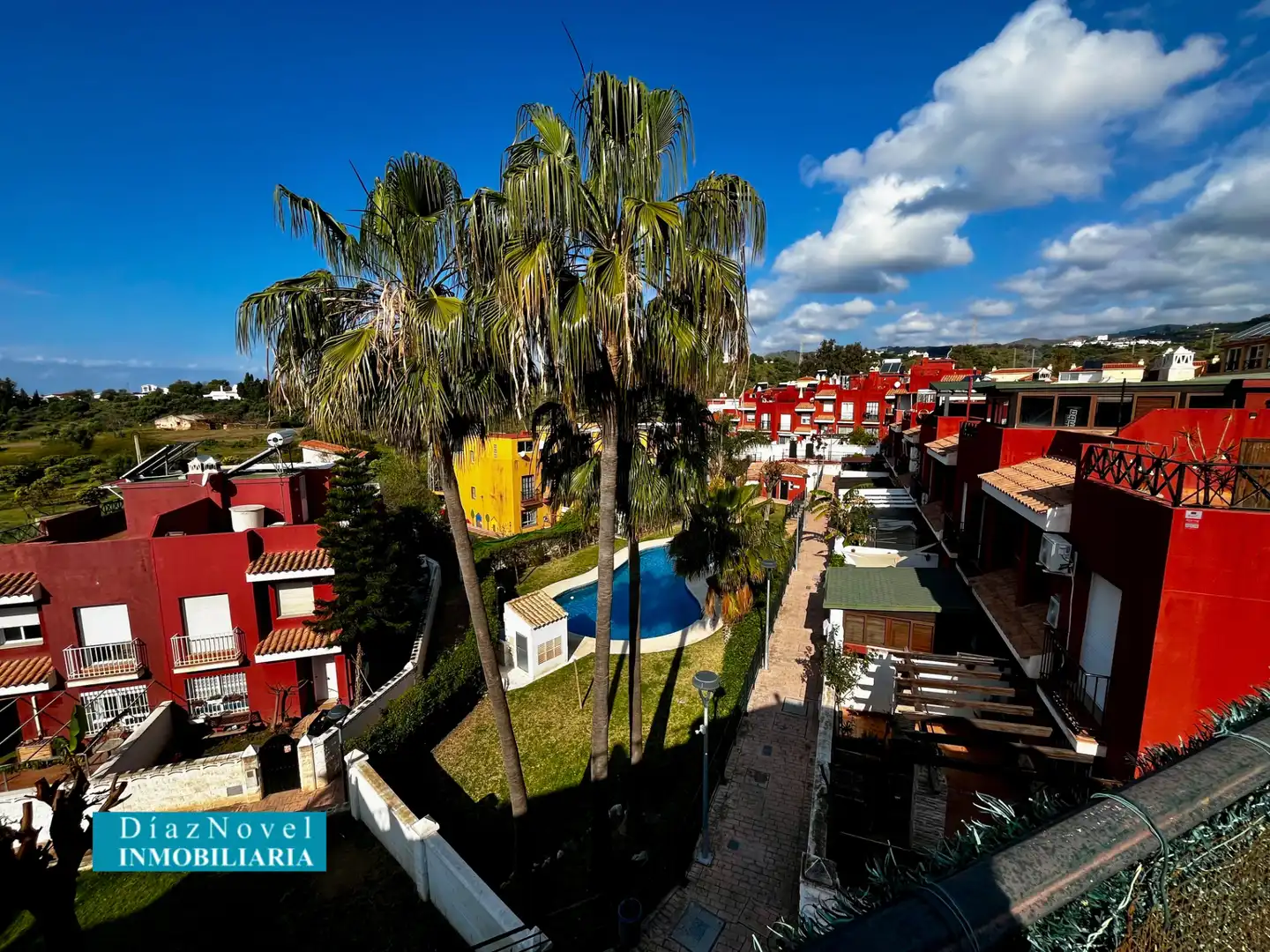 Außenansicht von Einfamilien-Reihenhaus zum Verkauf in Vélez-Málaga mit Klimaanlage, Heizung und Parkett