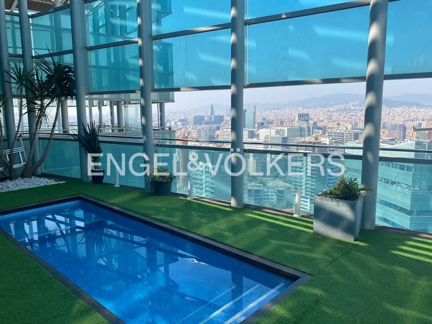 Penthouse with pool for sale in Sant Martí