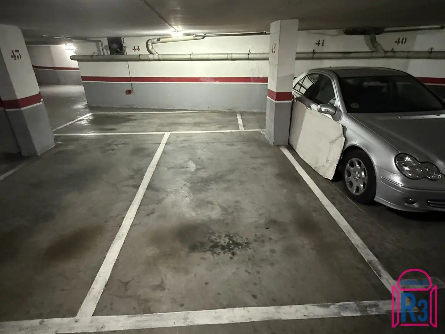 Parkplatz von Wohnung zur Miete in León Capital  mit Heizung, Terrasse und Abstellraum
